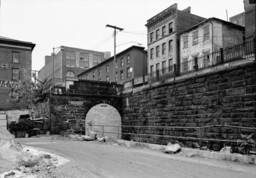 April 1971. GENERAL VIEW OF PORTAL. - Atlantic, Mississippi & Ohio Railroad, Jefferson Street Tunnel, Norfolk & Western RY main line, Lynchburg, Lynchburg, VA